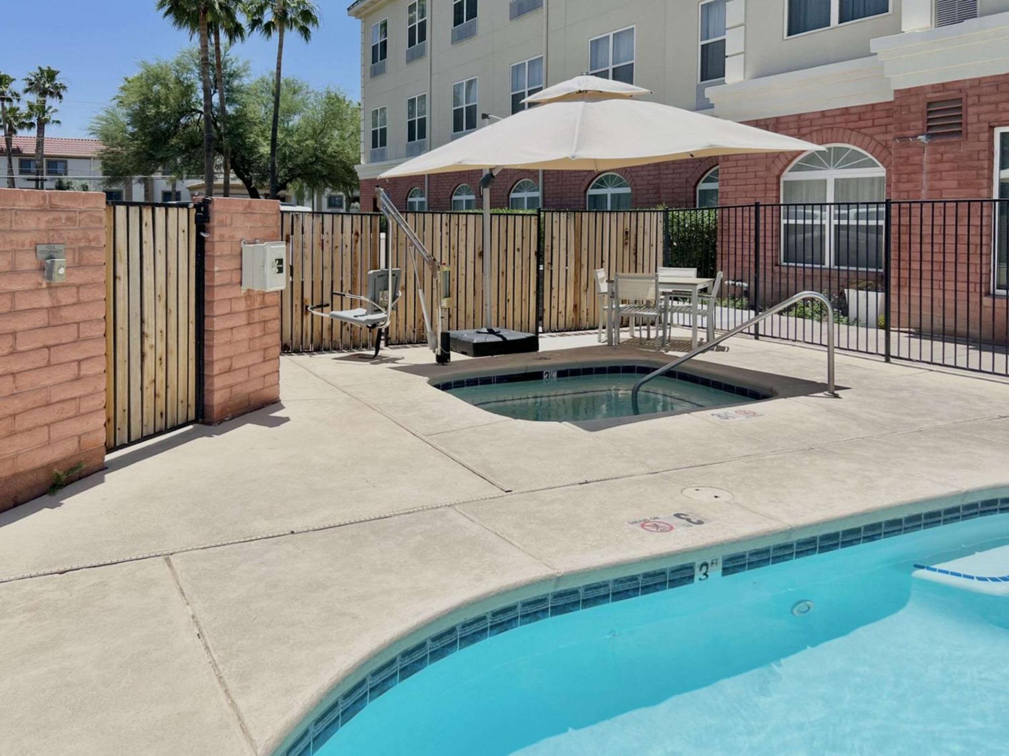 Country & By Radisson, Airport, Az Hotel Tucson