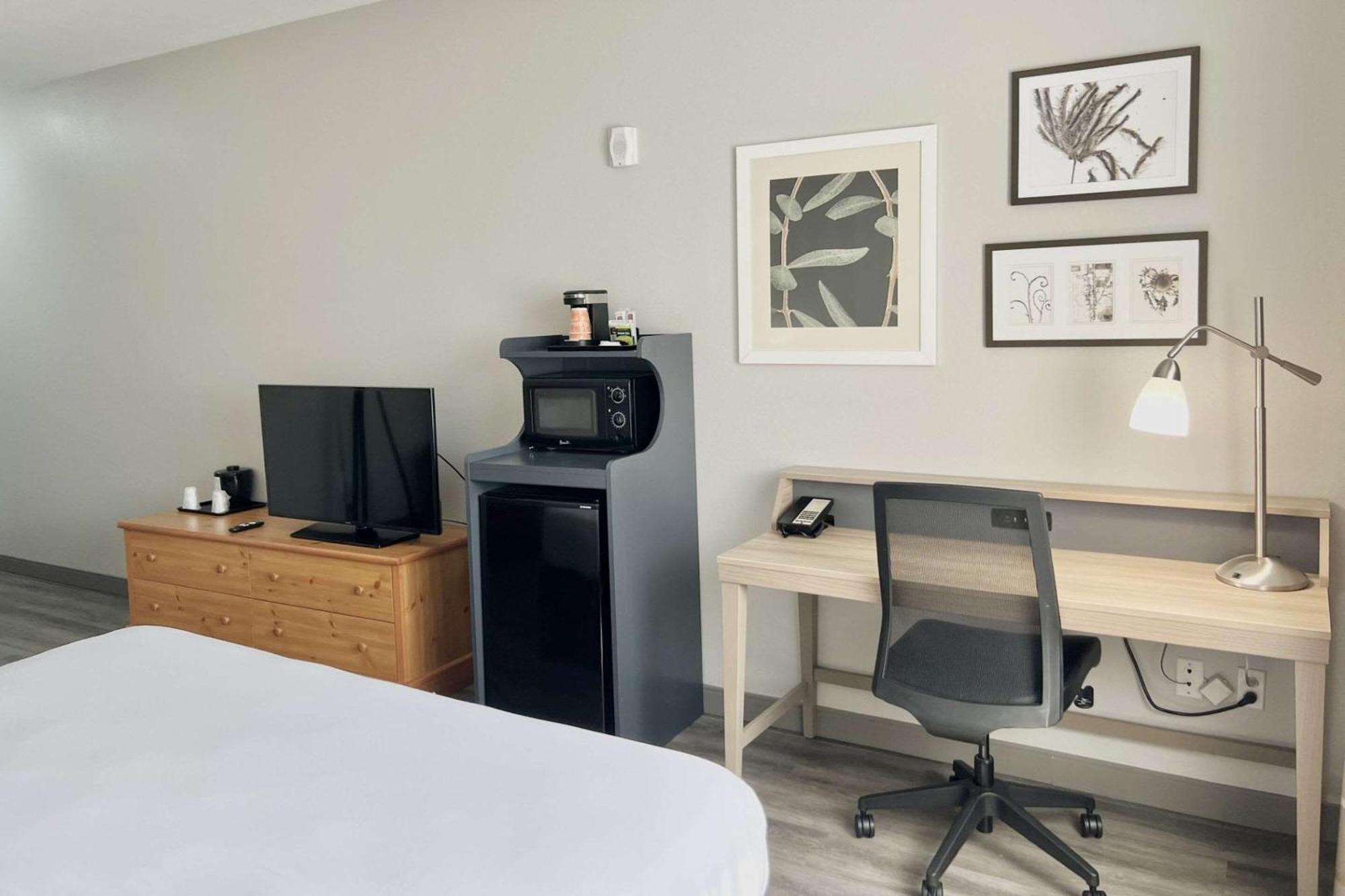 Country & By Radisson, Airport, Az 3*