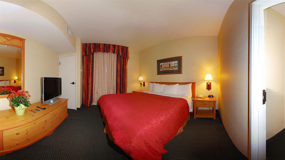 Country & By Radisson, Airport, Az Hotel 3*